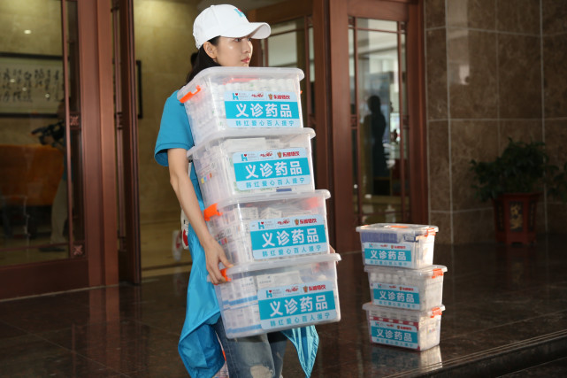 别光用韩红的表情包，看了她做的这些事你或许会沉默