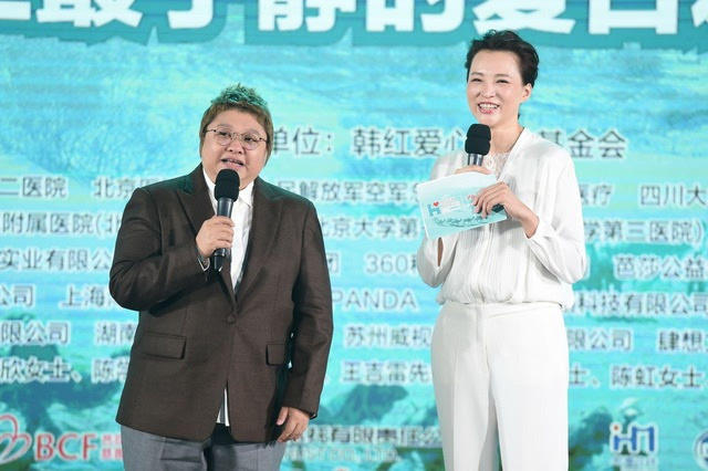 别光用韩红的表情包，看了她做的这些事你或许会沉默
