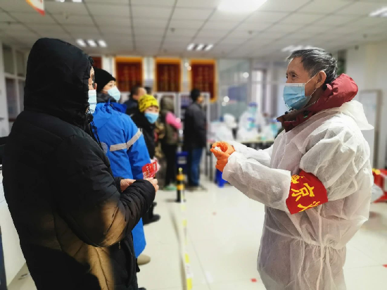 （稿件重传，已修改）【B】沈阳浑南区3000名志愿者助力全员核酸检测