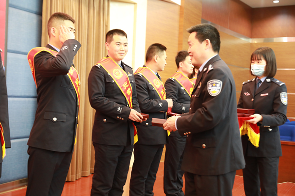 【B】重庆铜梁公安：警旗映初心 薪火永相传