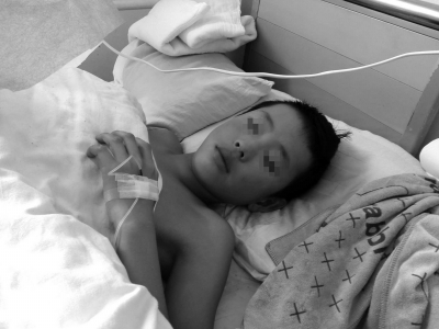 男孩被农机绞断3根手指怕父母难过忍痛一声不吭