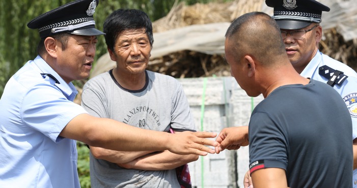 东港市公安局交警大队指导员谷向阳：用坚守诠释使命担当_fororder_微信图片_20210112103232