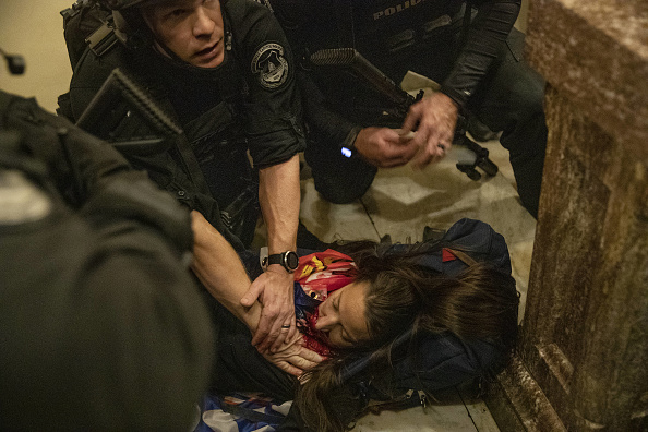 北美观察丨混乱恐怖，一片狼藉，国会“陷落”瞬间令人震惊和悲哀