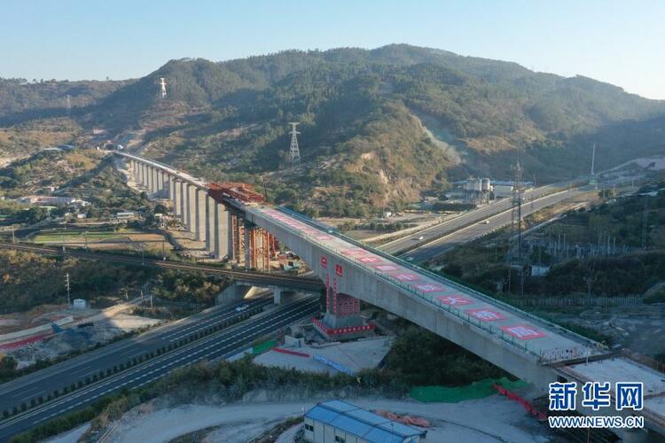 新建福厦铁路青口特大桥最大跨度T构梁转体成功