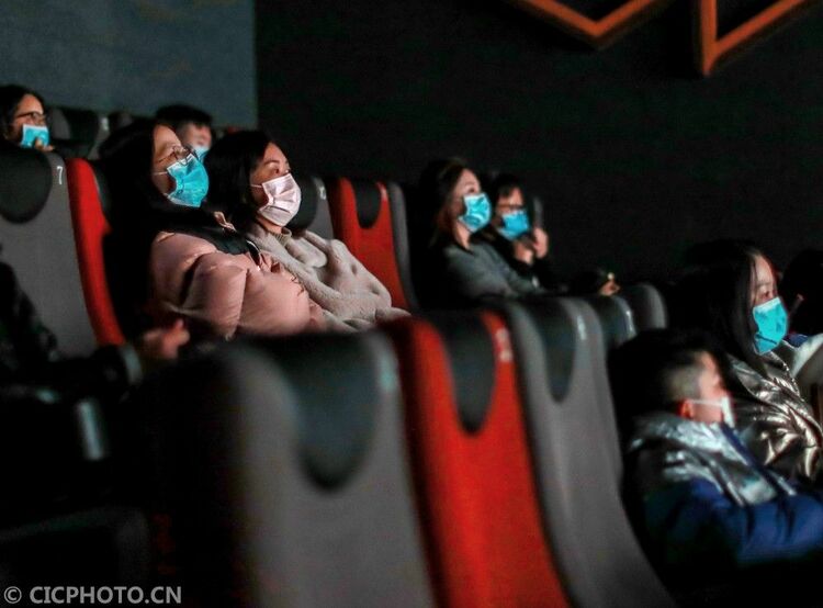 首部战疫纪录电影《武汉日夜》在湖北武汉上映