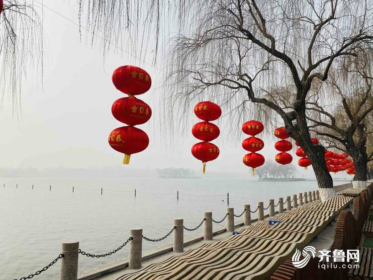 喜气洋洋就地过年！两万盏大红灯笼点亮天下第一泉