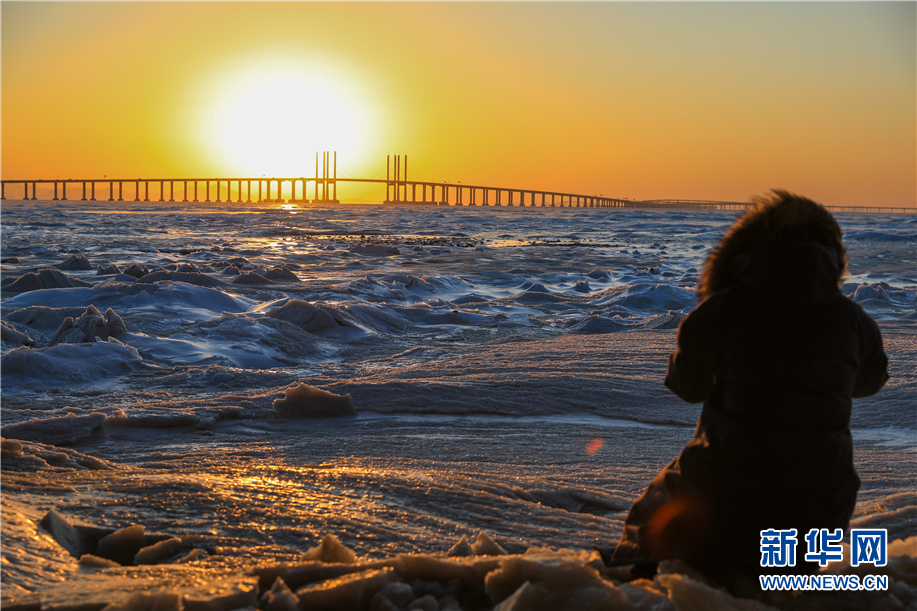 青岛胶州湾雪后夕阳入画来
