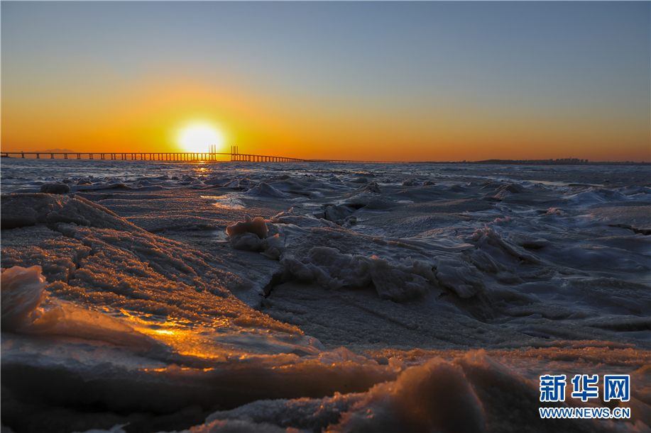 青岛胶州湾雪后夕阳入画来