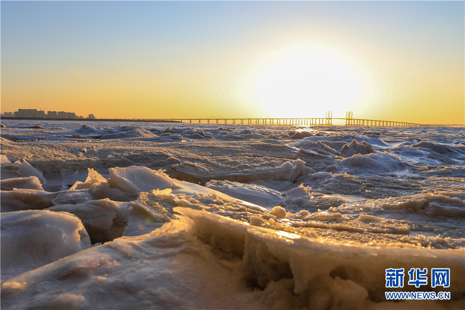 青岛胶州湾雪后夕阳入画来