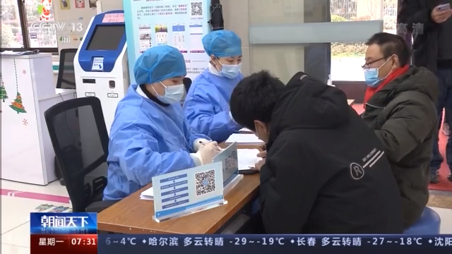 专家建议新冠病毒疫苗应打尽打 记者走访接种现场观察到了啥→