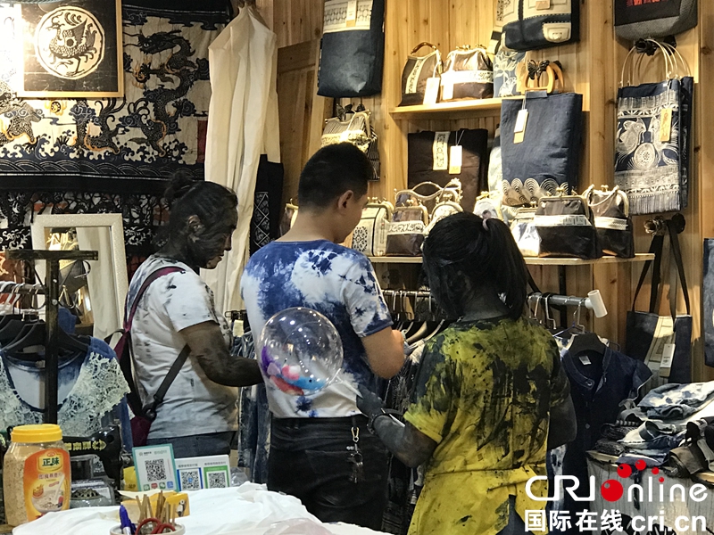 贵州肇兴侗寨：谷雨节习俗“打花脸”热闹非凡 （组图）