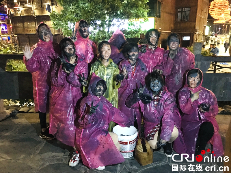 贵州肇兴侗寨：谷雨节习俗“打花脸”热闹非凡 （组图）