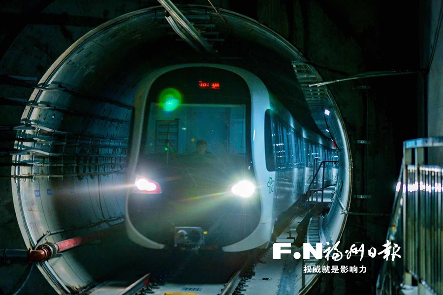 【焦点图】【福州】【移动版】【Chinanews带图】福州地铁2号线开放试乘 巨龙穿两江旗鼓一线牵