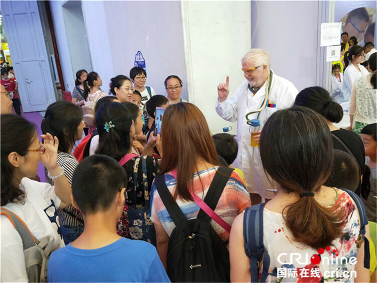 【老外说·我与中国“十四五”】英国化学教授戴伟：与中国的合作也让外国科学家受益_fororder_6