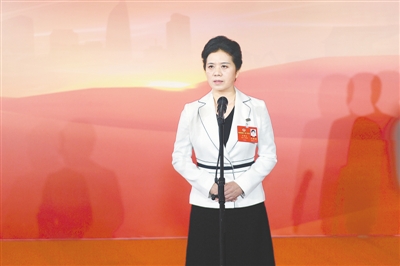 【河南两会专题-两会声音】优化服务让执法越来越有温度——访河南省政协委员王海云