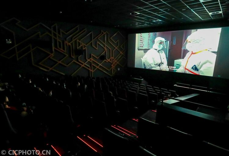 首部战疫纪录电影《武汉日夜》在湖北武汉上映