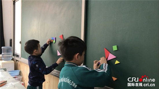 石家庄维明路小学一年级举行七巧板复原比赛