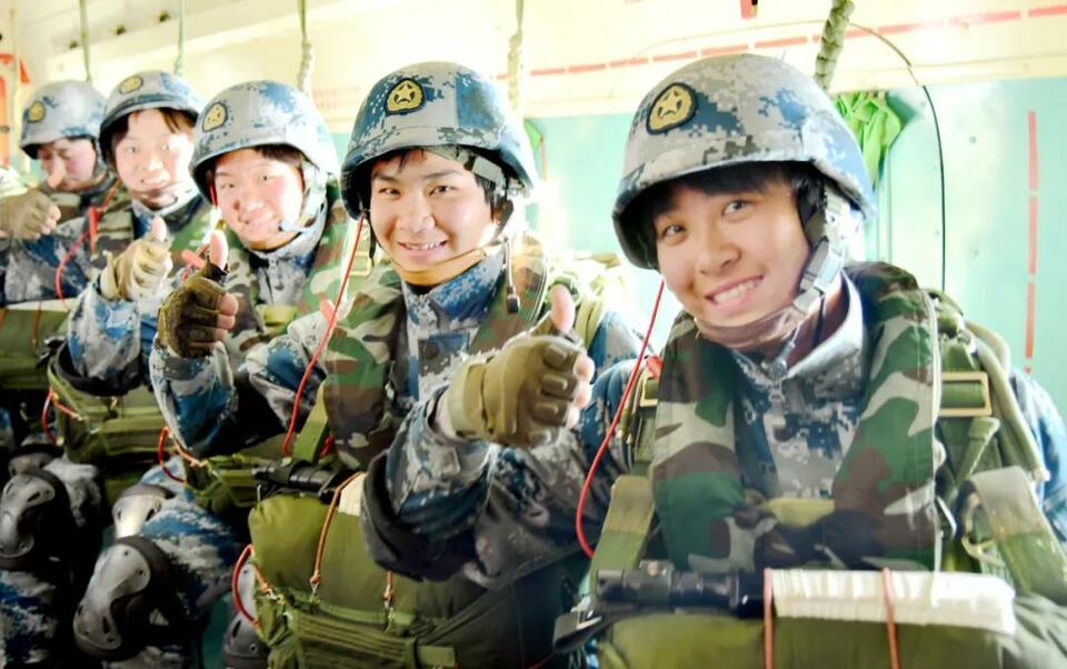 这些小姐姐，真飒！