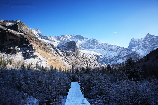走进东方的“阿尔卑斯山”——四川四姑娘山_fororder_6、四姑娘山冬季美景-供图-四姑娘山景区