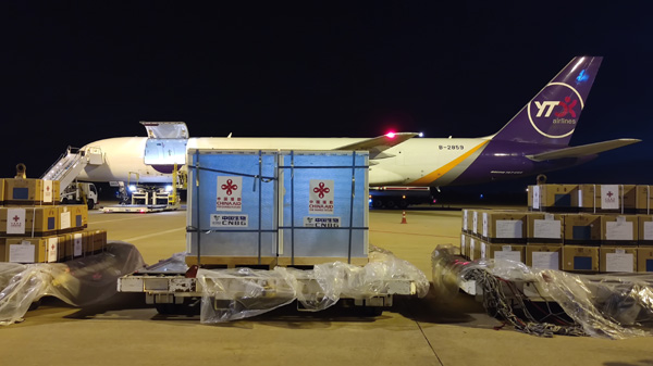 中国无偿援助的新冠疫苗运抵老挝_fororder_中国疫苗运抵老挝3-1