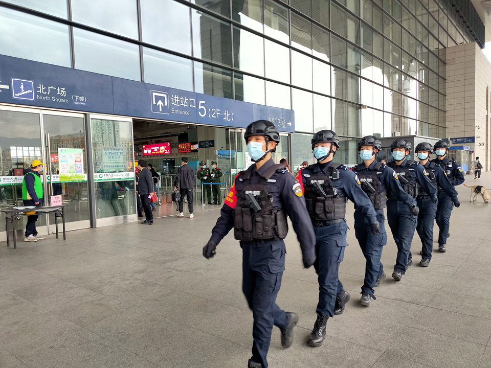 春运首日保良好出行 福铁警方开展宣传活动