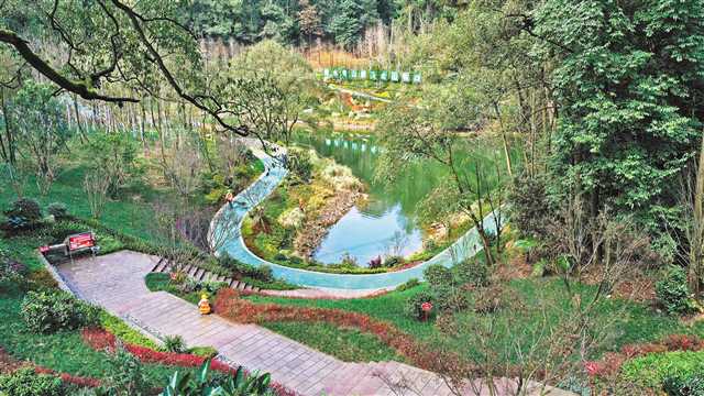 黛湖步道：湖光山色惹人醉