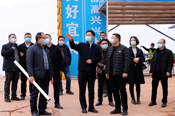 宜宾市翠屏区委书记何永宏情系教育促发展_fororder_调研现场-摄影-陈国峰-(3)