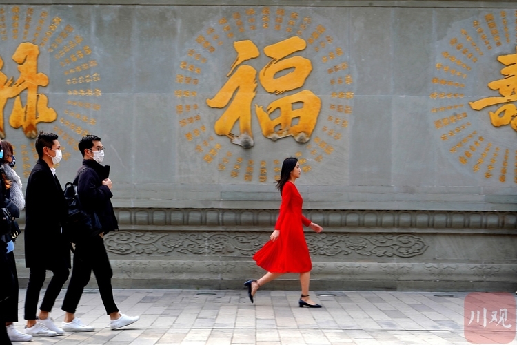 （转载）年味儿渐浓 红色元素扮靓成都