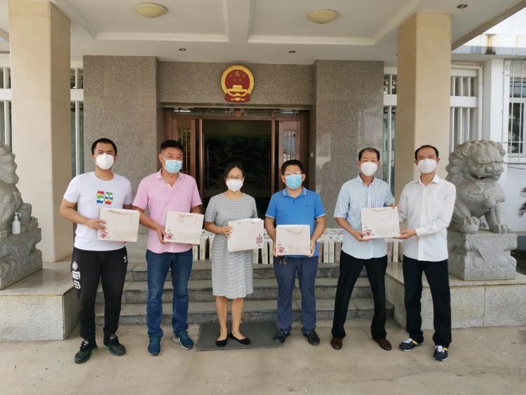 暖心！中国驻部分中部非洲国家使领馆开展“春节包”发放活动