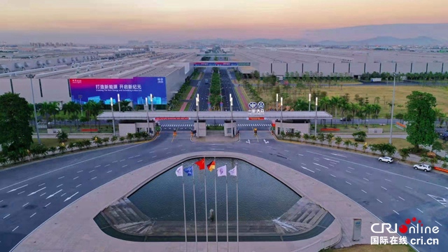汽车频道【焦点轮播图+头条新闻红条】与改革同频 与时代同行 一汽-大众成立30周年