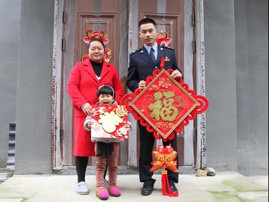 （有修改）贵州黔南：税务蓝送“年货” 助民暖心过年