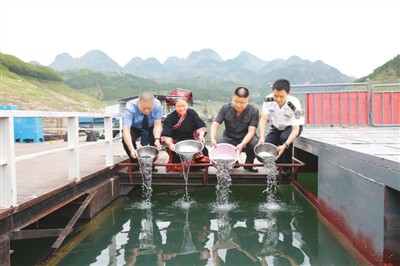 百色：青山绿水 法治护航