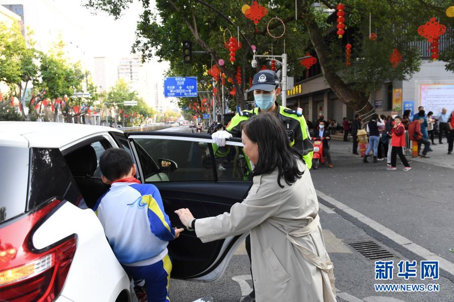 福建福州：为开学保驾护航