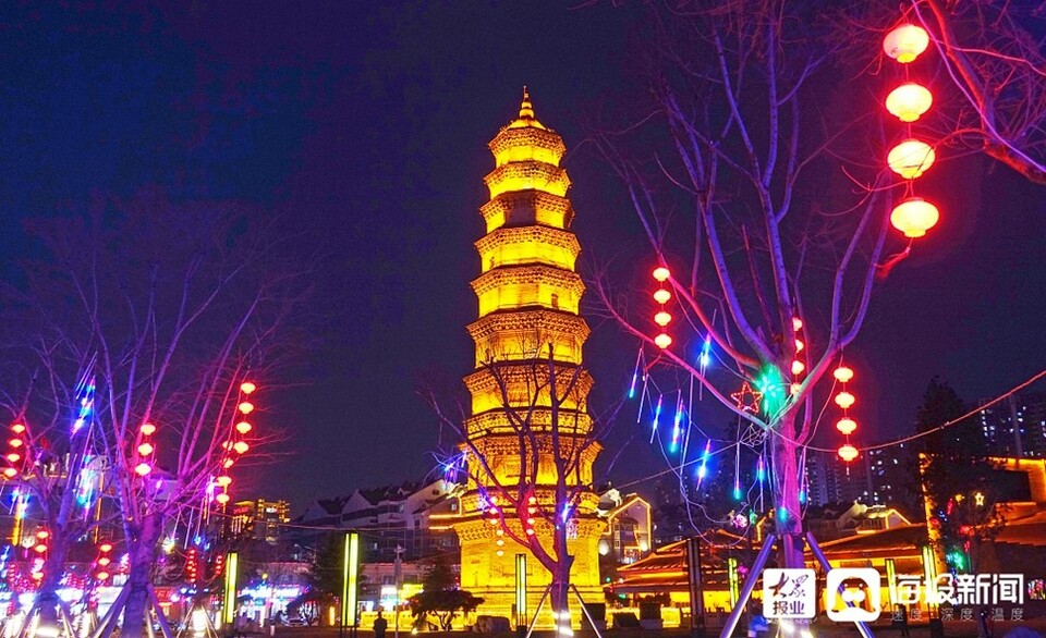 滕州：新春将至 龙泉塔亮灯格外美丽