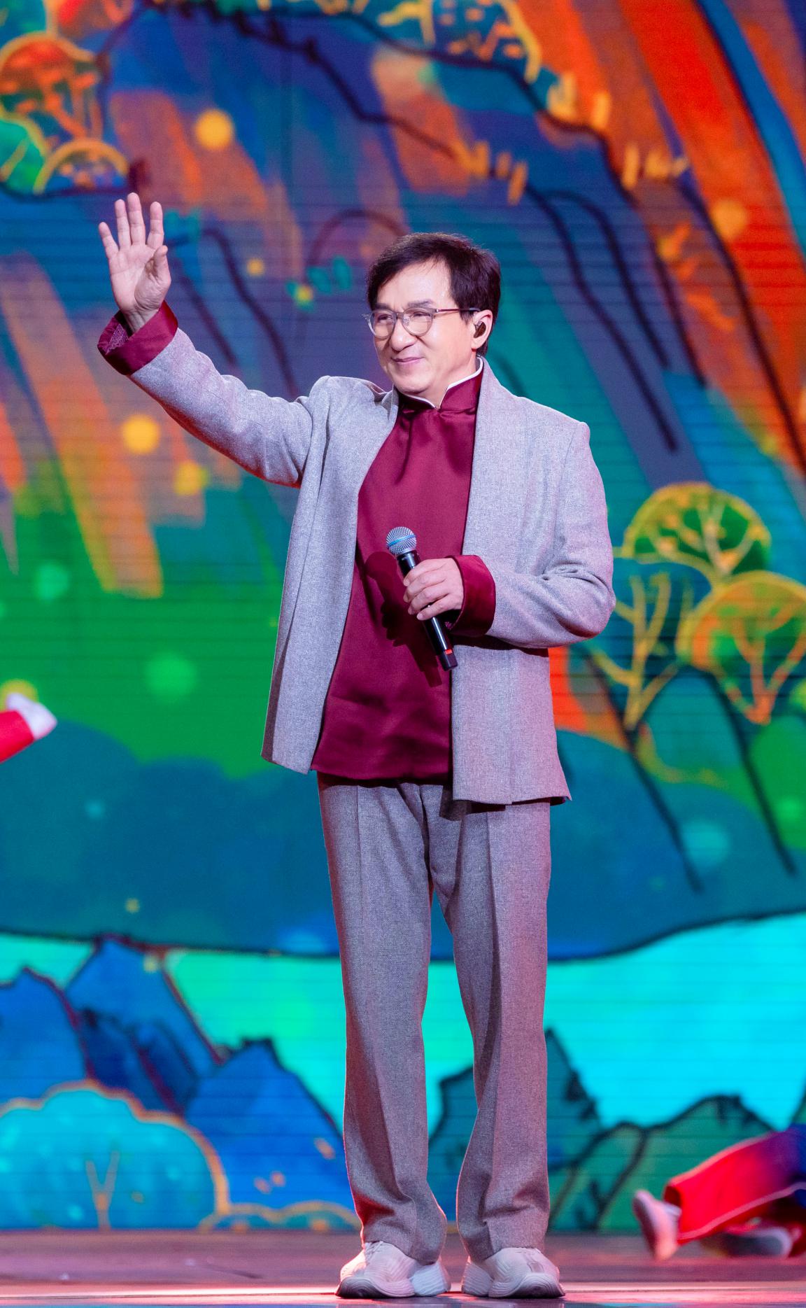 2021山东春晚今晚开播 黄渤成龙张韶涵冯巩郭冬临陪您过“幸福中国年”_fororder_3