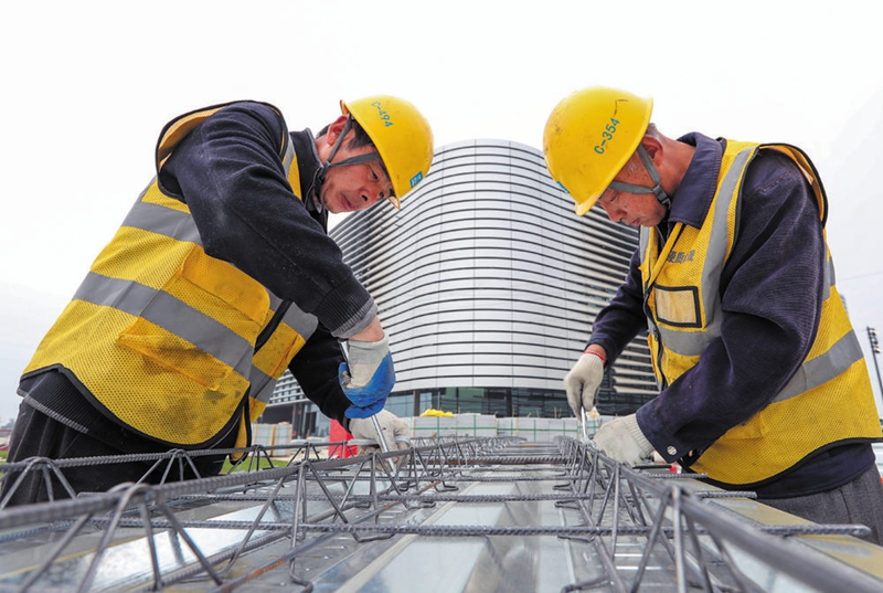 （转载）走访东安湖体育公园建设工地 为建设者点赞