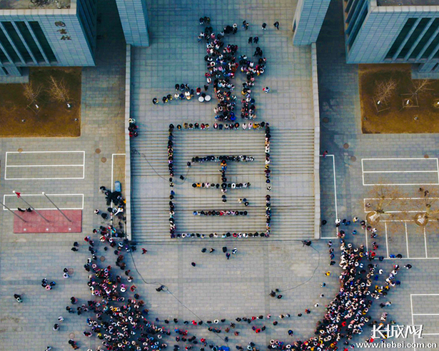 快闪开启“开学第一课”？ 河北这所大学瞬间走红