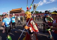 2017北马开跑 选手奇装异服夺人眼球