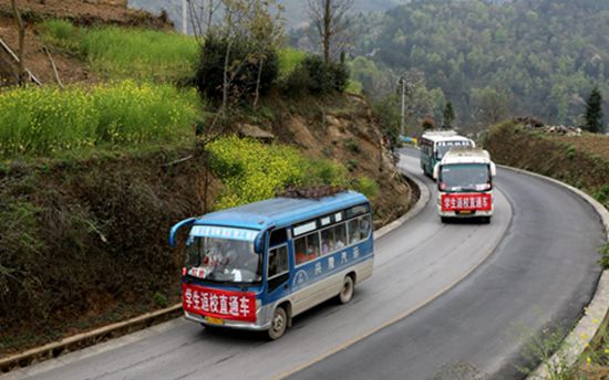 贵州长顺： “爱心直通车” 接送1200余名学生返校