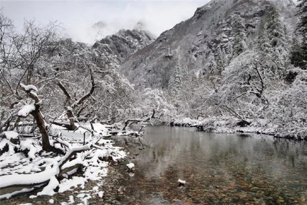 二月四姑娘山：感受春天的明媚 享受冬天的乐趣_fororder_2、雪中四姑娘山-供图-四姑娘山景区