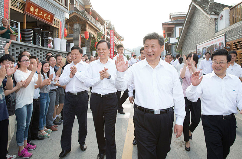 2015年习近平与群众在一起的亲密瞬间