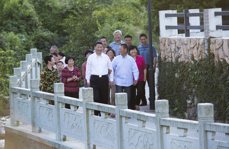 2015年习近平与群众在一起的亲密瞬间