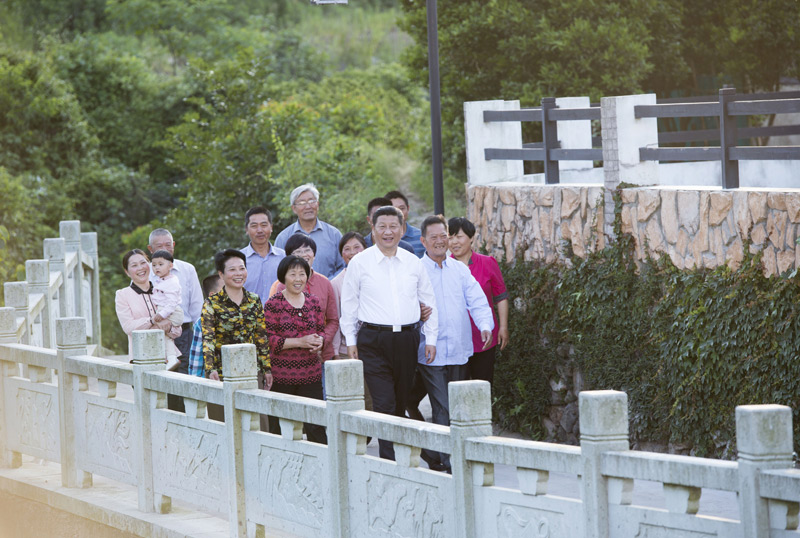 2015年习近平与群众在一起的亲密瞬间
