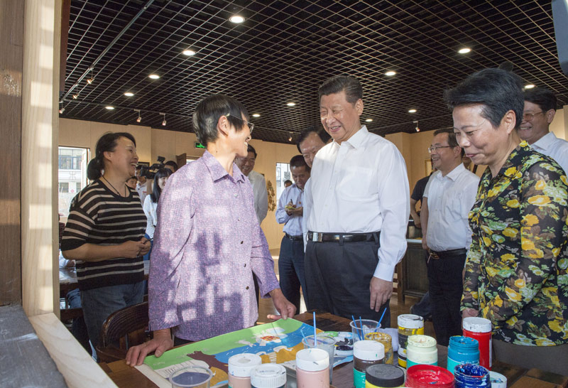 2015年习近平与群众在一起的亲密瞬间