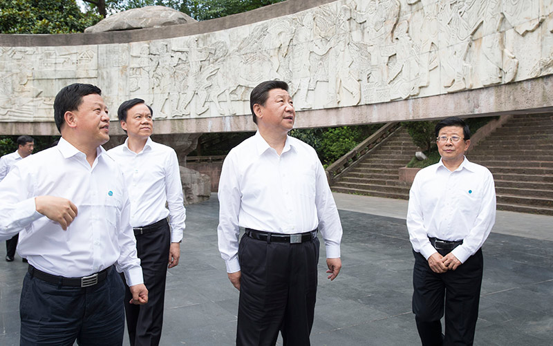 2015年习近平与群众在一起的亲密瞬间