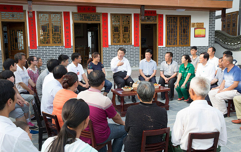 2015年习近平与群众在一起的亲密瞬间