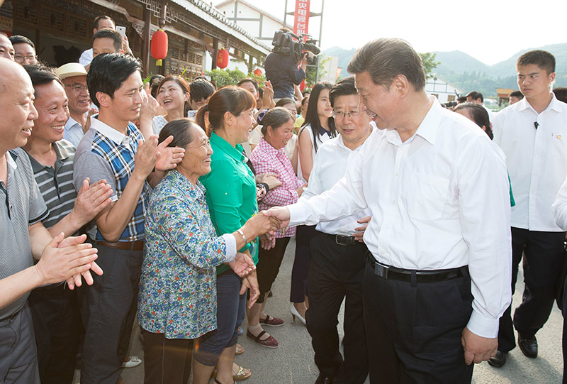 2015年习近平与群众在一起的亲密瞬间