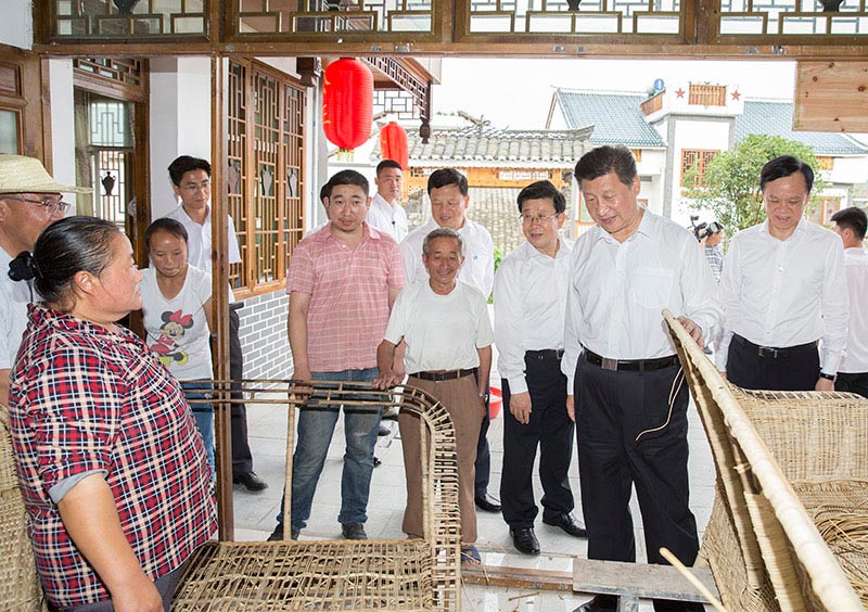 2015年习近平与群众在一起的亲密瞬间