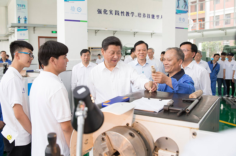 2015年习近平与群众在一起的亲密瞬间