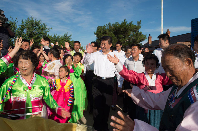 2015年习近平与群众在一起的亲密瞬间